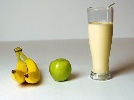 Молочно-фруктовый коктейль без алкоголя