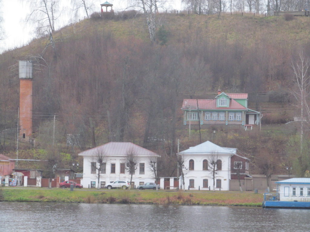 Волга и дома