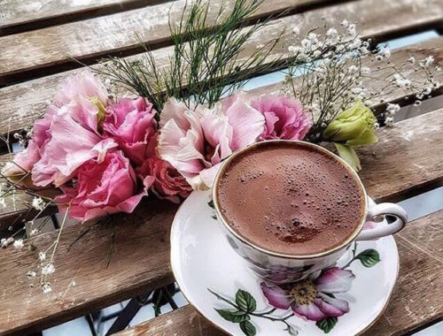 Чашка кофе с цветами