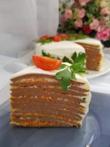 Кусок торта из печени