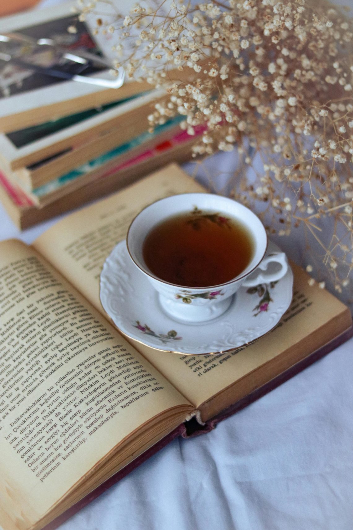 Весенний чай и книга