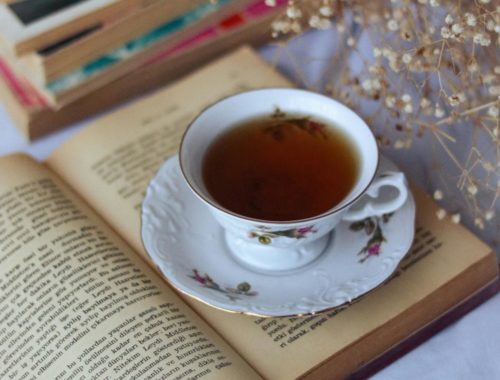 Весенний чай и книга