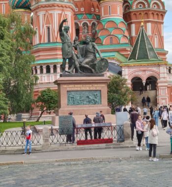 Памятник Минину и Пожарскому на кремлевской площади