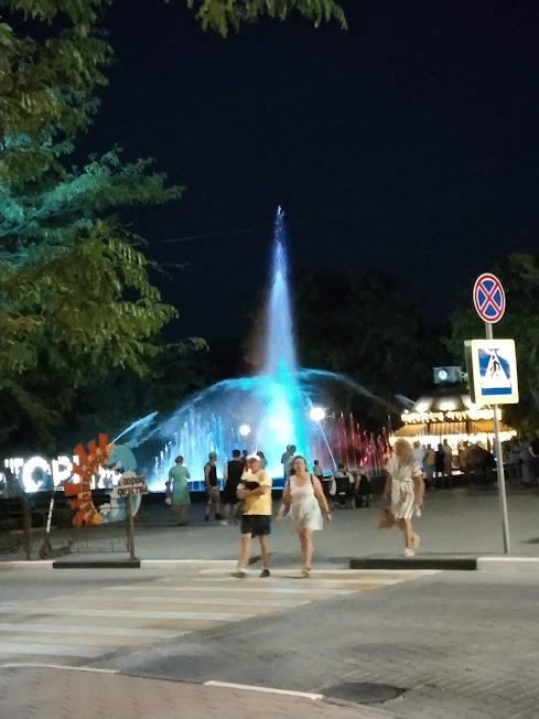 Вечерний фонтан в Евпатории
